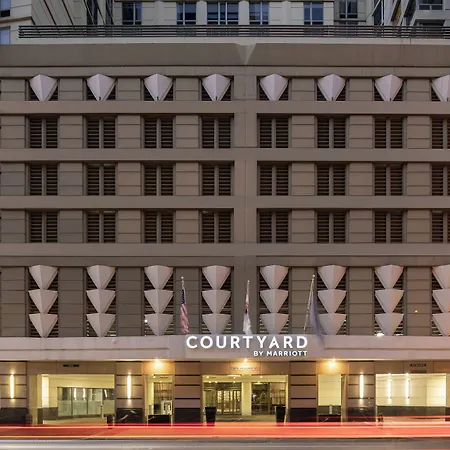 Courtyard By Marriott Chicago Downtown/River North