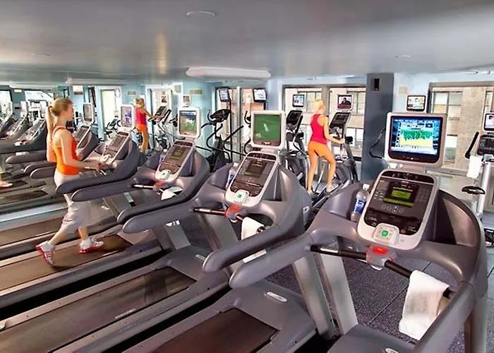 Courtyard By Marriott Downtown/river North Hotel 3*