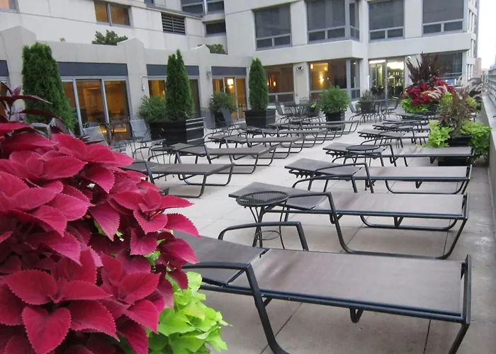 Courtyard By Marriott Downtown/river North Hotel