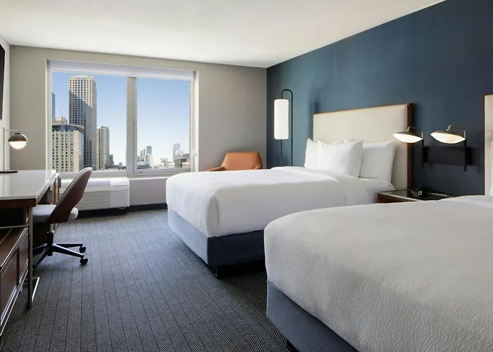 Courtyard By Marriott Downtown/river North 3*