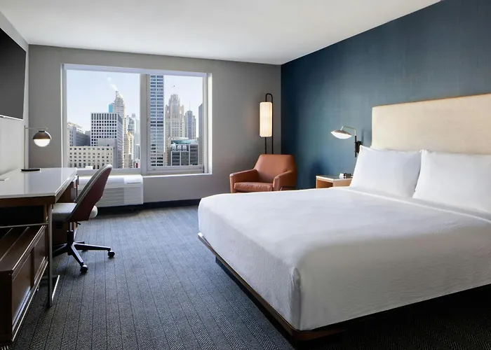 Courtyard By Marriott Downtown/river North