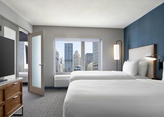 Courtyard By Marriott Downtown/river North 3*