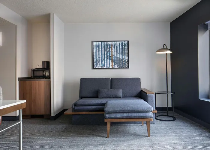 Courtyard By Marriott Downtown/river North