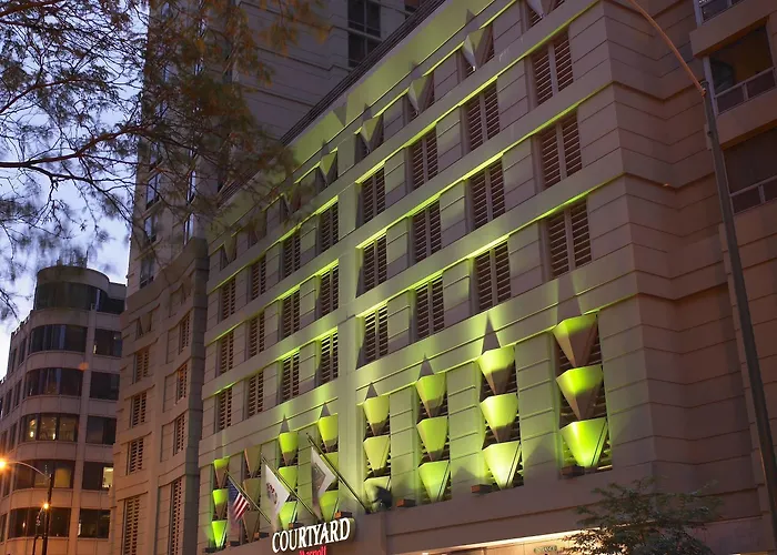 Courtyard By Marriott Downtown/river North