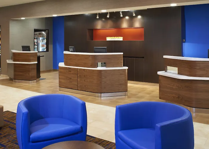 Courtyard By Marriott Downtown/river North 3*