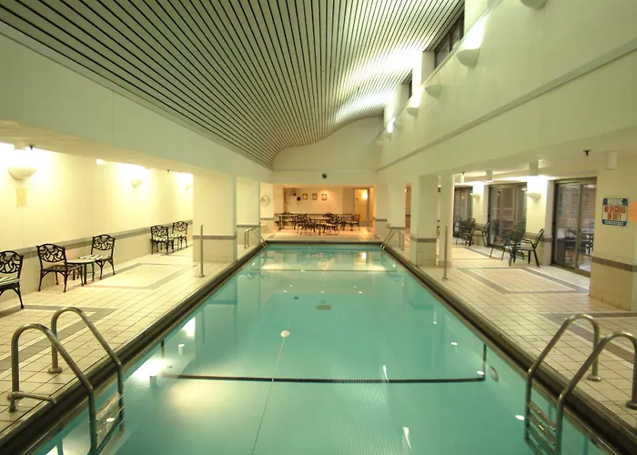Courtyard By Marriott Downtown/river North Hotel 3*