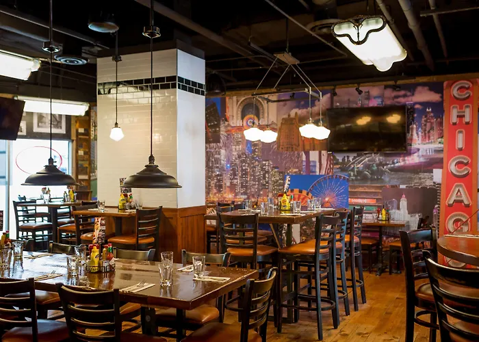 Courtyard By Marriott Downtown/river North Hotel 3*