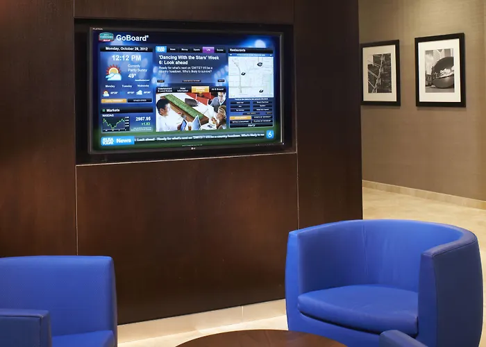 Courtyard By Marriott Downtown/river North Hotel 3*