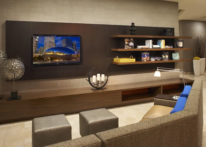 Courtyard By Marriott Downtown/river North 3*