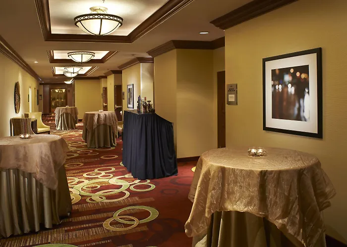 Courtyard By Marriott Downtown/river North Hotel Chicago
