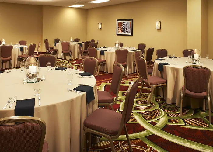 Courtyard By Marriott Downtown/river North 3*