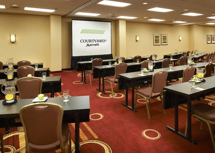 Courtyard By Marriott Downtown/river North Hotel