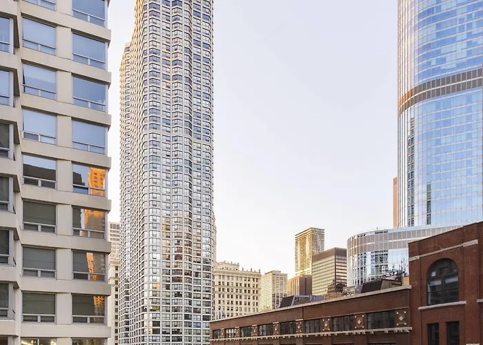 Courtyard By Marriott Downtown/river North 3*