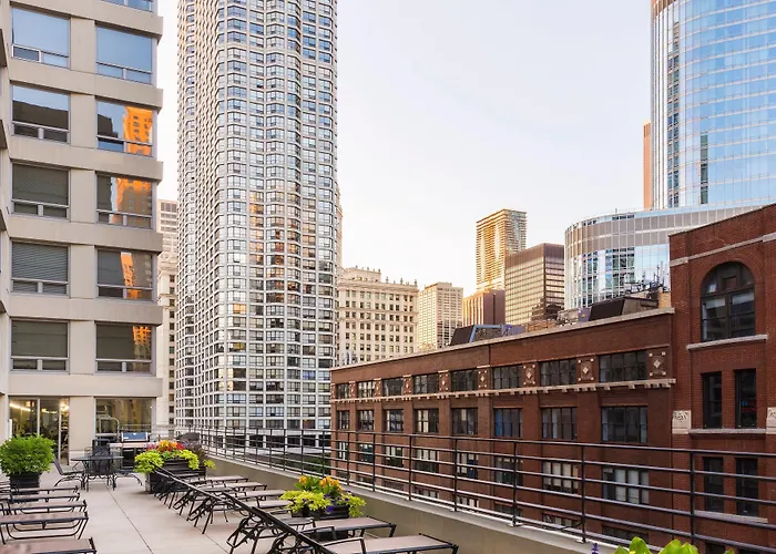 Courtyard By Marriott Downtown/river North 3*