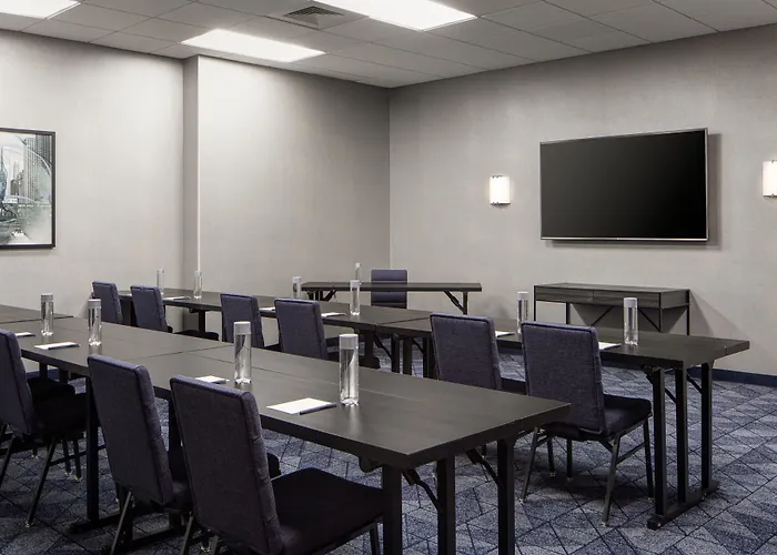 Courtyard By Marriott Downtown/river North