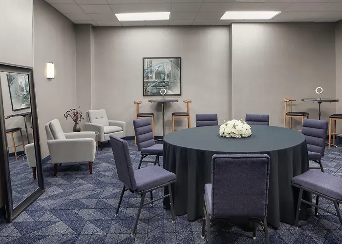 Courtyard By Marriott Downtown/river North 3*