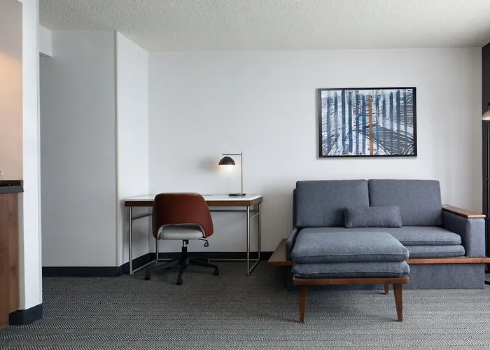 Courtyard By Marriott Downtown/river North Chicago