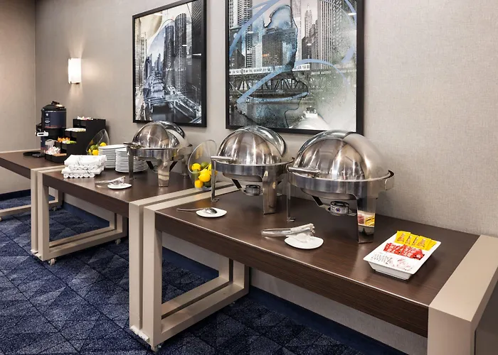Courtyard By Marriott Downtown/river North 3*