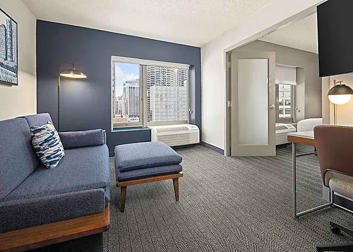 Courtyard By Marriott Downtown/river North 3*