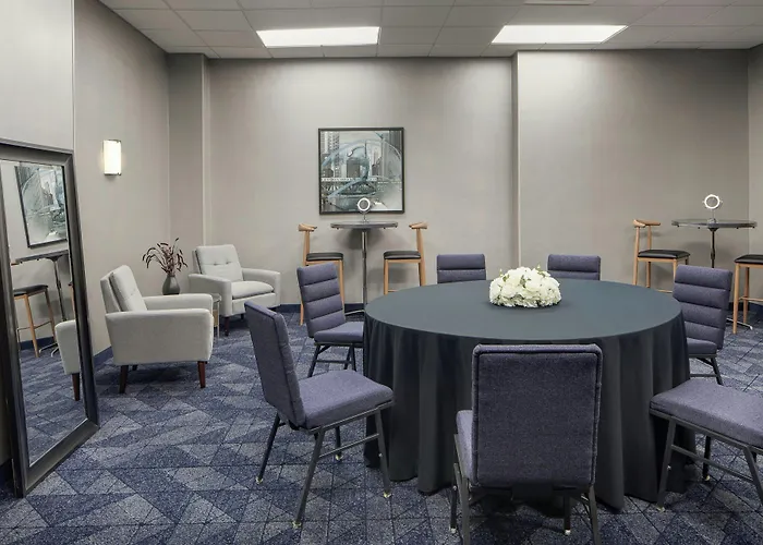 Courtyard By Marriott Downtown/river North Hotel Chicago