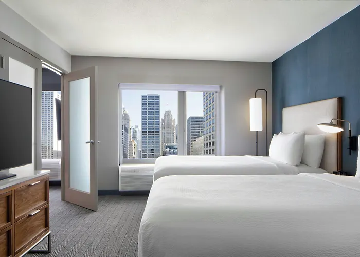 Courtyard By Marriott Downtown/river North 3*