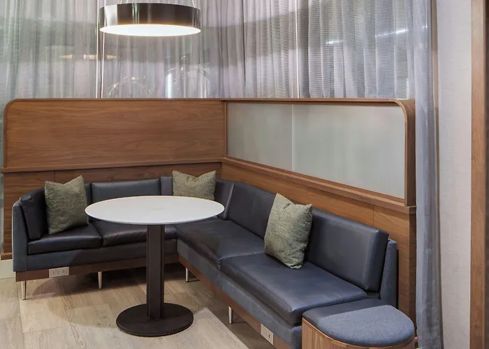 Courtyard By Marriott Downtown/river North