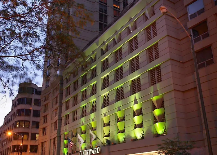 Courtyard By Marriott Downtown/river North Hotel Chicago