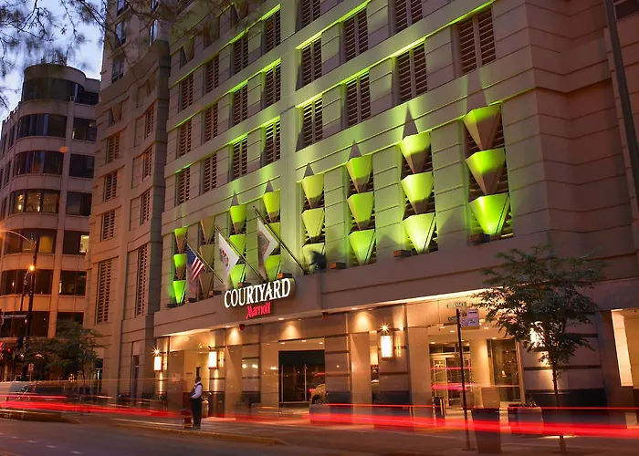 Hotel Courtyard By Marriott Downtown/river North 3*